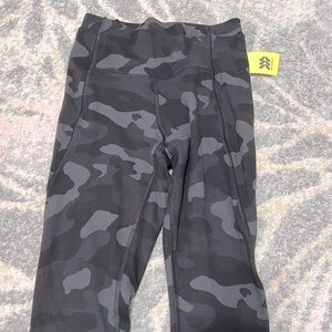 NWT Camo Leggings M